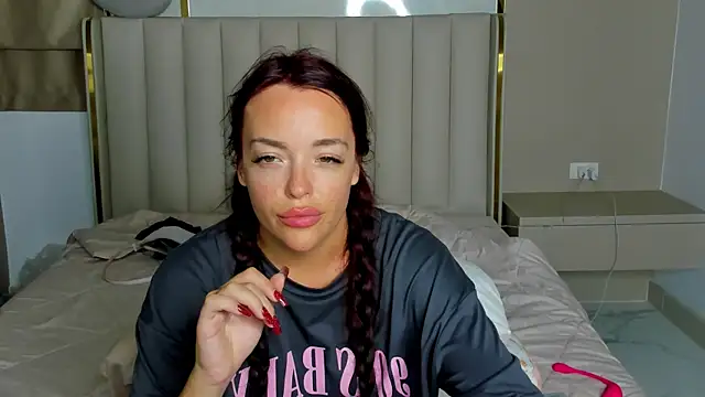 Snapshot of stellaa_quenn chatting on June 10, 12:37 pm stellaa quenn online show from June 10, 12:37 pm
