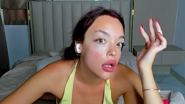 Snapshot of stellaa_quenn chatting on June 11, 12:32 am stellaa quenn online show from June 11, 12:32 am