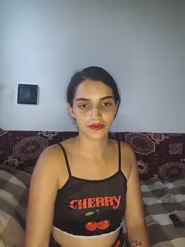 Snapshot of SoniaMoonnnnn chatting on June 9, 6:19 pm SoniaMoonnnnn online show from June 9, 6:19 pm