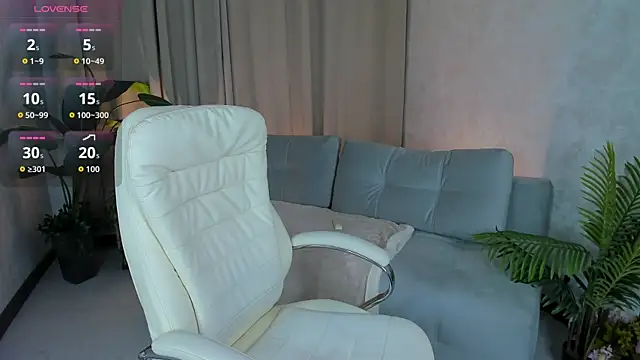 Snapshot of Monika_Martinezz chatting on May 23, 4:07 am Monika Martinezz online show from May 23, 4:07 am