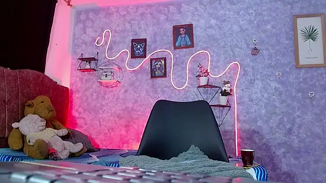 Everlin  Hot  online show from February 7, 11:14 am