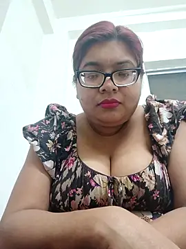 Elie Hallway online show from February 6, 7:06 pm