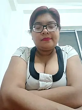 Elie Hallway online show from February 12, 6:47 pm