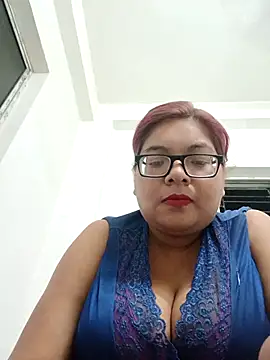 Elie Hallway online show from June 18, 6:01 pm
