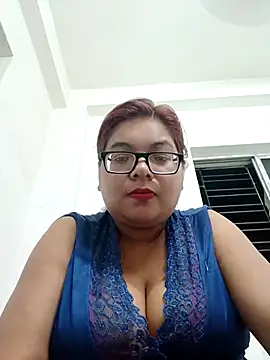 Elie Hallway online show from June 19, 8:12 pm