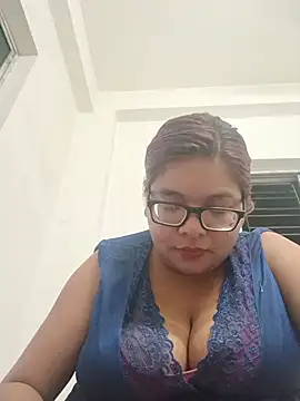 Elie Hallway online show from July 11, 6:54 pm