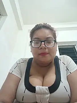 Elie Hallway online show from July 23, 7:34 pm