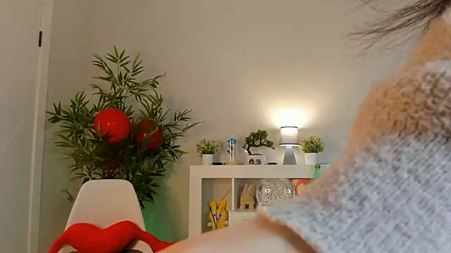 ever1una online show from March 9, 4:44 pm