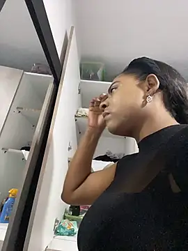 Snapshot of amara_queen_ chatting on July 14, 11:27 am amara queen online show from July 14, 11:27 am