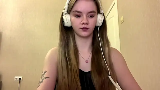 AgnesShy  online show from February 23, 7:39 am