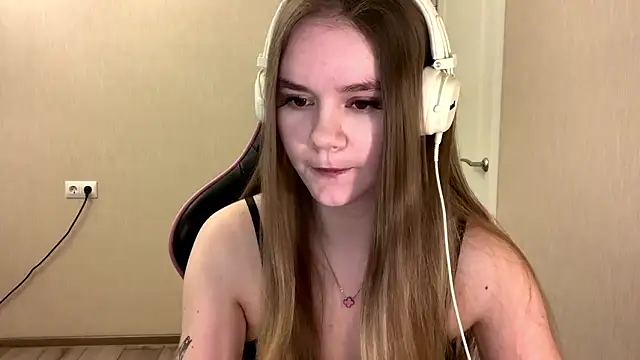 AgnesShy  online show from March 12, 7:47 am