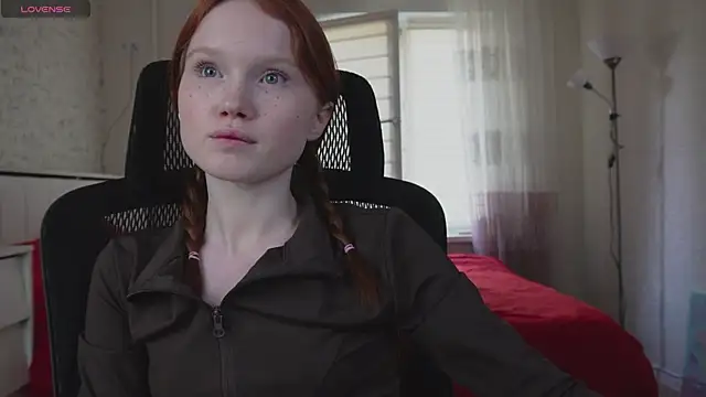 Snapshot of Nellie_baby chatting on June 17, 10:39 am Nellie baby online show from June 17, 10:39 am