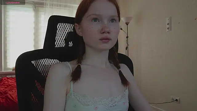Snapshot of Nellie_baby chatting on June 19, 5:23 am Nellie baby online show from June 19, 5:23 am