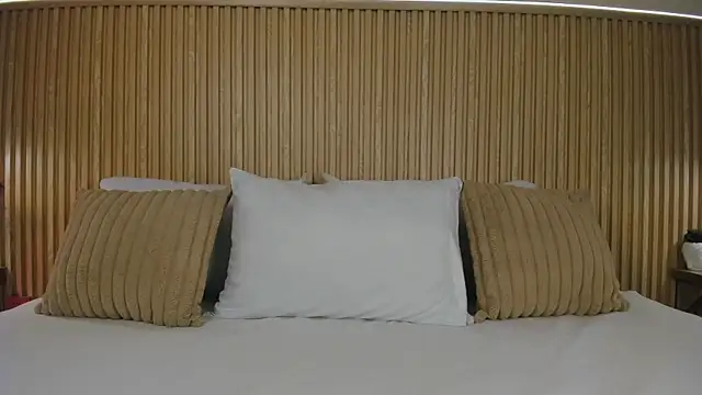 Snapshot of Yalezka_ chatting on July 18, 4:05 am Yalezka online show from July 18, 4:05 am