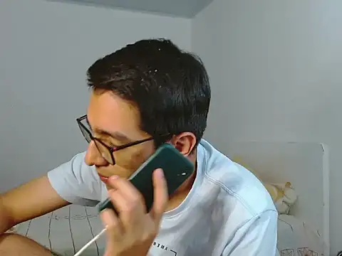Snapshot of NickFin chatting on May 19, 10:49 pm NickFin online show from May 19, 10:49 pm