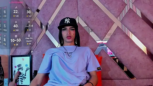 MeghanQueen   online show from March 14, 6:19 am