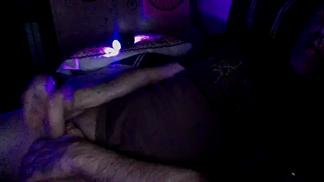 Snapshot of dollar_sub chatting on April 11, 2:49 am dollar sub online show from April 11, 2:49 am