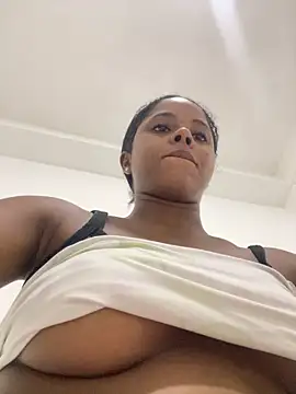 LIA PARKERR online show from May 27, 7:33 pm