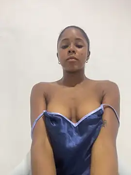 LIA PARKERR online show from May 30, 2:47 pm