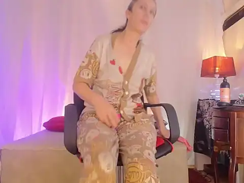 laurasofia45 online show from June 5, 12:00 pm