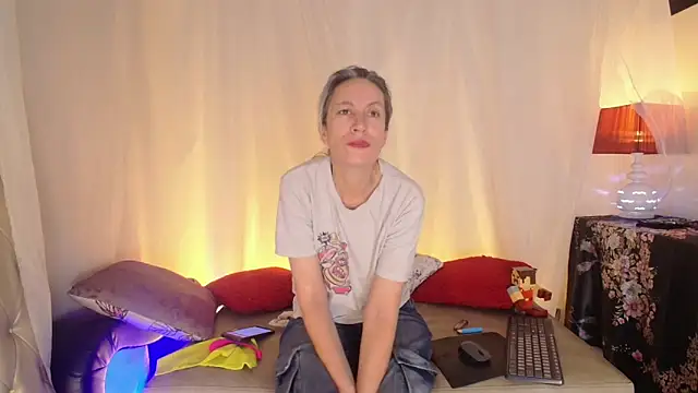 laurasofia45 online show from June 14, 9:33 am