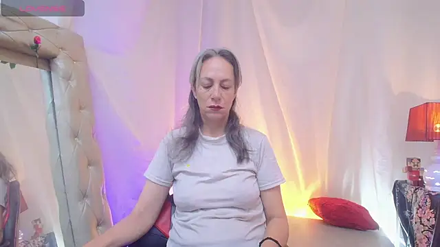 laurasofia45 online show from July 3, 8:10 am