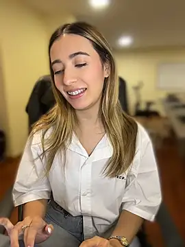 Snapshot of kloe__t18 chatting on August 3, 3:05 pm kloe t18 online show from August 3, 3:05 pm