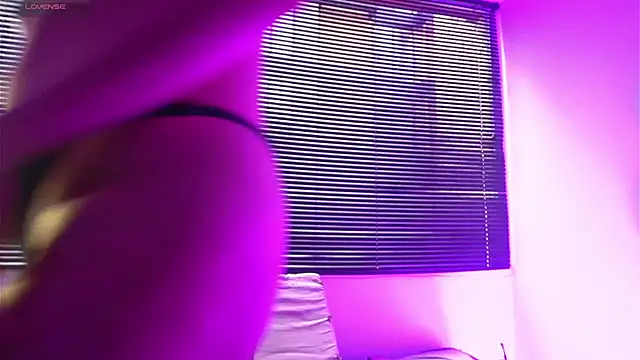 Snapshot of Eva_Err chatting on July 22, 9:50 pm Eva Err online show from July 22, 9:50 pm
