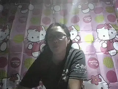 Snapshot of sexymom_siovie chatting on May 21, 9:27 am sexymom siovie online show from May 21, 9:27 am