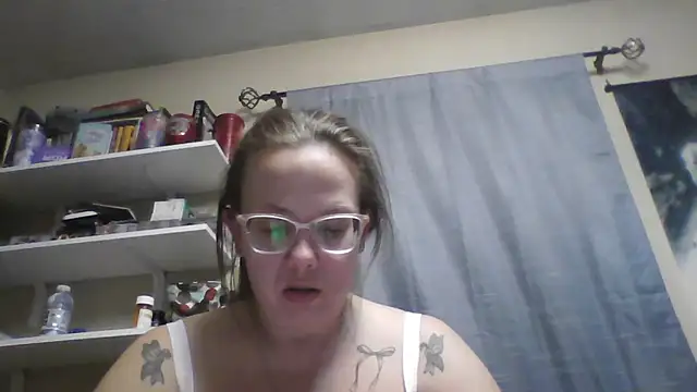 lickablelynn87 online show from March 3, 12:39 am