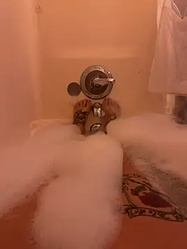 lickablelynn87 online show from March 11, 7:31 pm