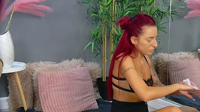 CrystalRedd online show from June 17, 4:59 am