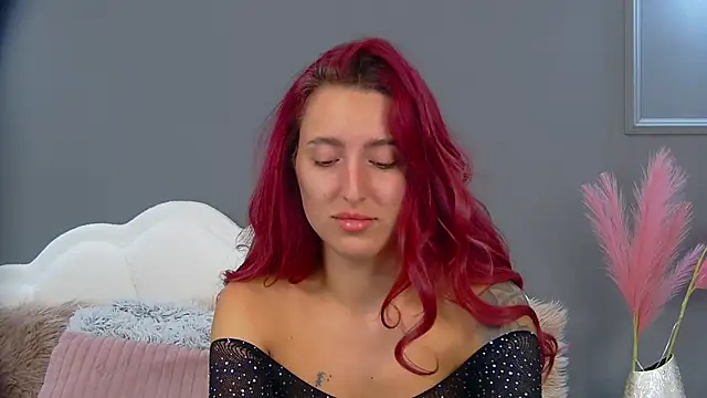 CrystalRedd online show from July 8, 6:18 am