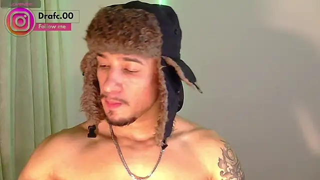 Snapshot of rafael_stone11 chatting on May 27, 2:08 am rafael stone11 online show from May 27, 2:08 am