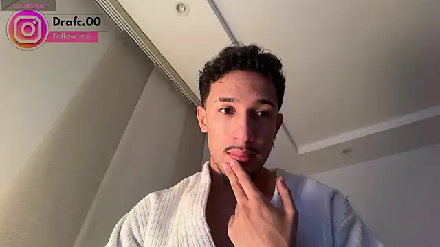 Snapshot of rafael_stone11 chatting on July 4, 5:24 am rafael stone11 online show from July 4, 5:24 am
