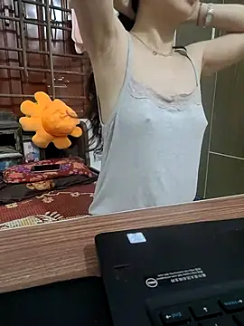 Snapshot of NinaKey chatting on June 11, 3:32 pm NinaKey online show from June 11, 3:32 pm