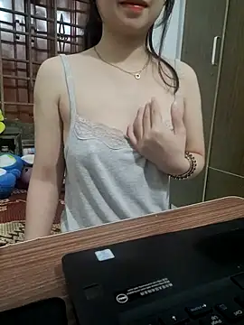 Snapshot of NinaKey chatting on July 6, 3:36 pm NinaKey online show from July 6, 3:36 pm