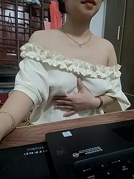 Snapshot of NinaKey chatting on July 18, 3:38 pm NinaKey online show from July 18, 3:38 pm