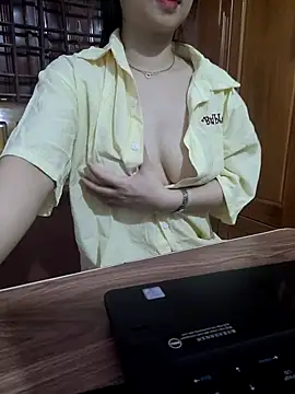 Snapshot of NinaKey chatting on July 23, 3:37 am NinaKey online show from July 23, 3:37 am