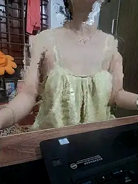 Snapshot of NinaKey chatting on August 1, 3:55 pm NinaKey online show from August 1, 3:55 pm