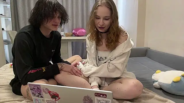 ZettaSewester online show from February 5, 12:21 pm