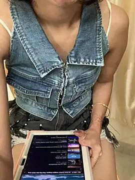 HEENA-STRIP online show from February 24, 7:17 am