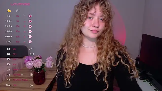 Snapshot of Milounee chatting on June 13, 8:12 am Milounee online show from June 13, 8:12 am