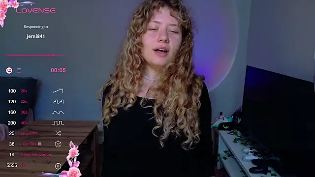 Snapshot of Milounee chatting on June 30, 9:10 am Milounee online show from June 30, 9:10 am