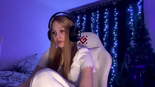 axin burnell online show from February 14, 5:53 pm