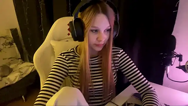 axin burnell online show from May 3, 6:47 pm