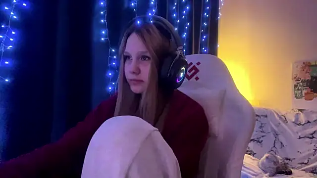 axin burnell online show from May 14, 6:37 pm