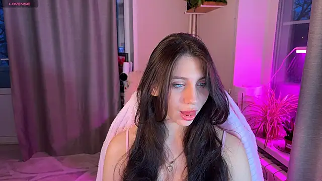 Snapshot of lunawho chatting on March 15, 3:23 am lunawho online show from March 15, 3:23 am