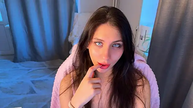 Snapshot of lunawho chatting on March 26, 3:45 am lunawho online show from March 26, 3:45 am