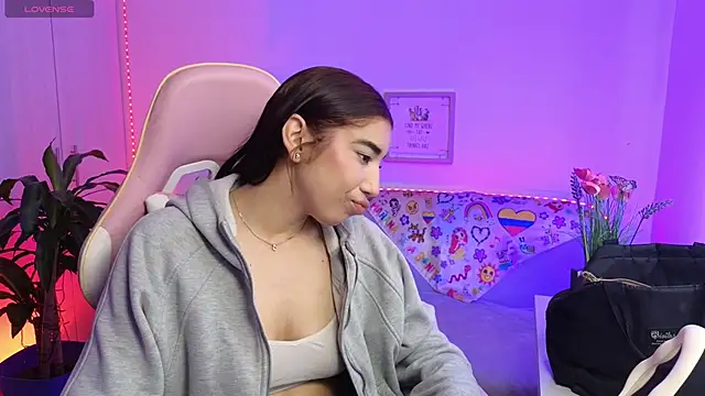 Sofiagomez777 online show from March 19, 1:04 pm